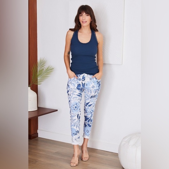 (6175-BLU-WHT) BLUE TROPICAL FLOWERS PRINT CRINKLE JOGGER WITH POCKETS - Picture 4 of 4